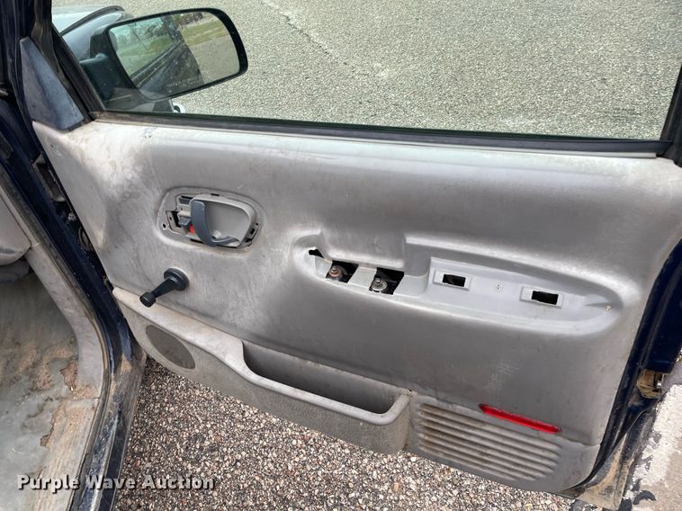 image for item MS9685 2000 Chevrolet C2500  pickup truck