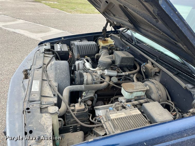 image for item MS9685 2000 Chevrolet C2500  pickup truck