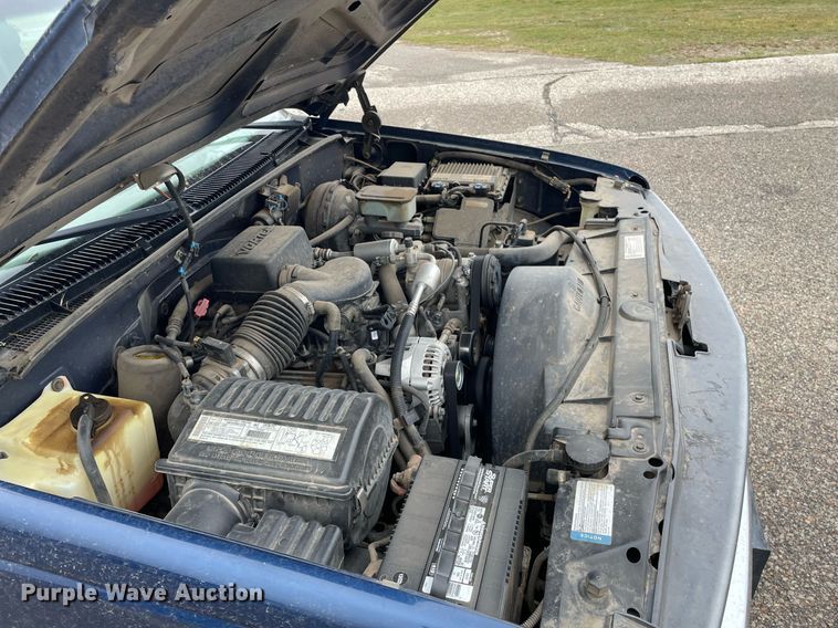 image for item MS9685 2000 Chevrolet C2500  pickup truck