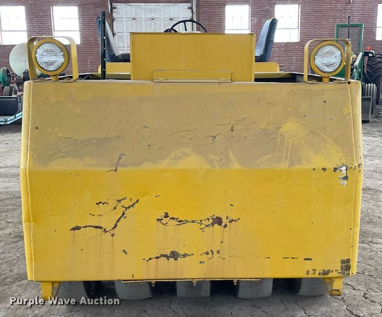 image for item MS9686 Hyster C530A  pneumatic roller