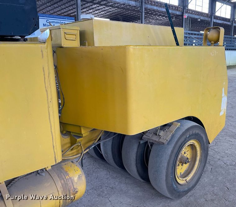 image for item MS9686 Hyster C530A  pneumatic roller