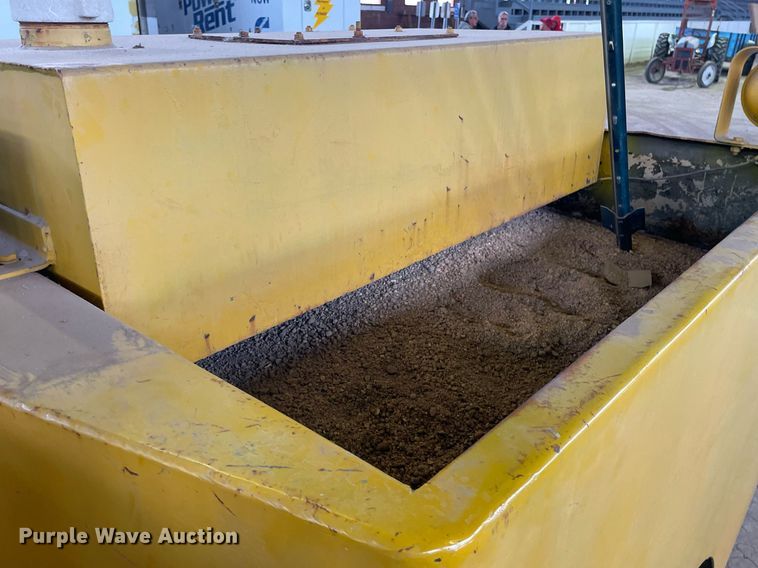 image for item MS9686 Hyster C530A  pneumatic roller