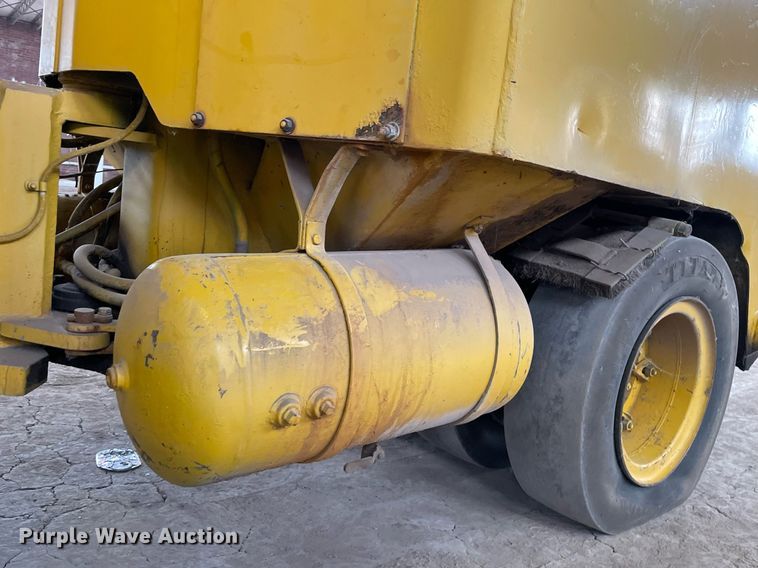 image for item MS9686 Hyster C530A  pneumatic roller