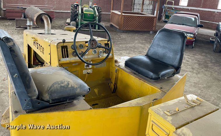 image for item MS9686 Hyster C530A  pneumatic roller