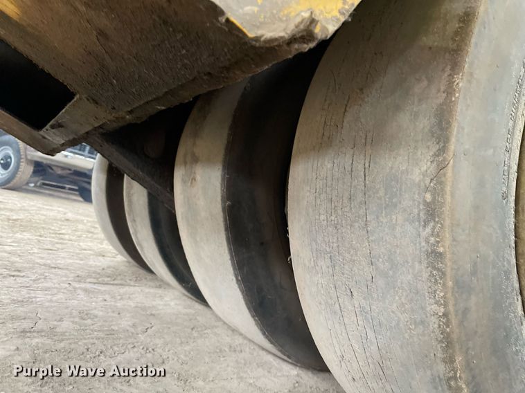 image for item MS9686 Hyster C530A  pneumatic roller