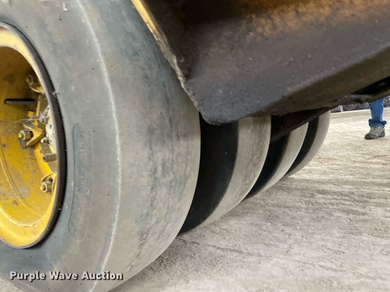 image for item MS9686 Hyster C530A  pneumatic roller