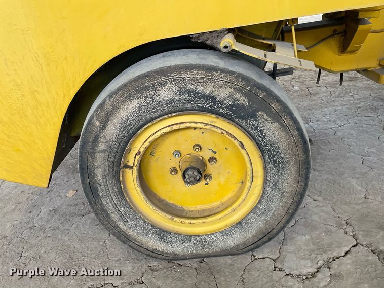 image for item MS9686 Hyster C530A  pneumatic roller