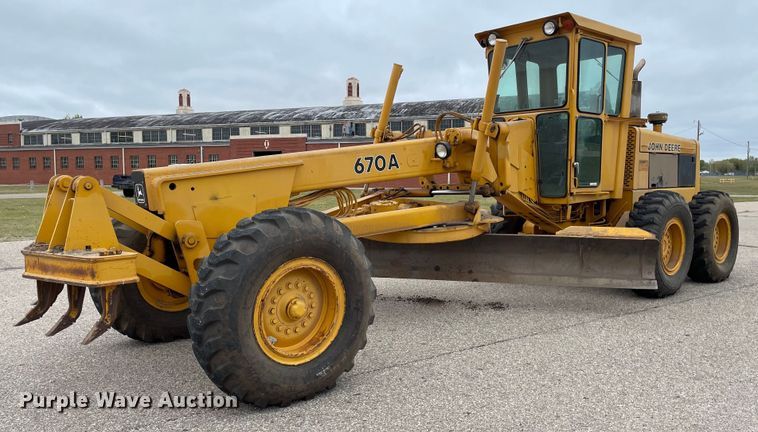 image for item MS9692 1984 John Deere 670A  motor grader