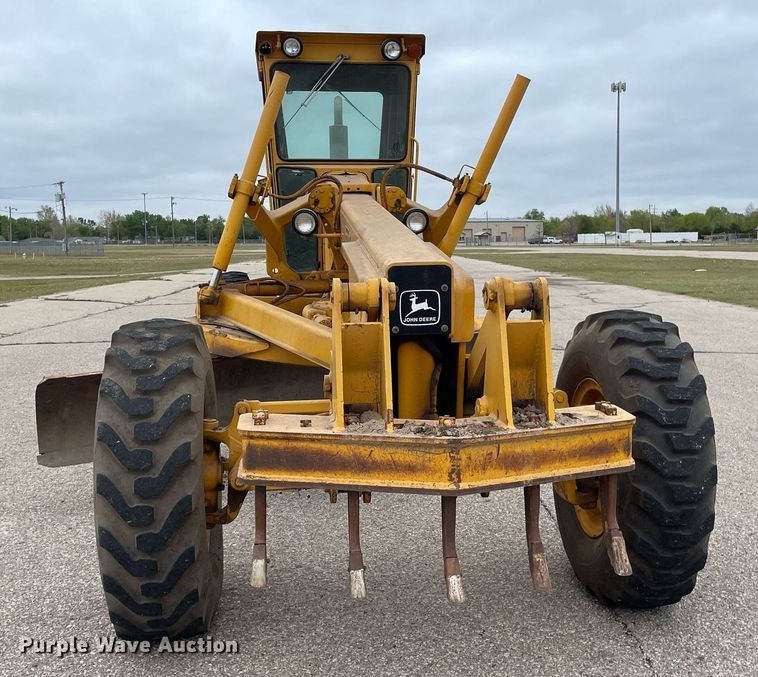 image for item MS9692 1984 John Deere 670A  motor grader