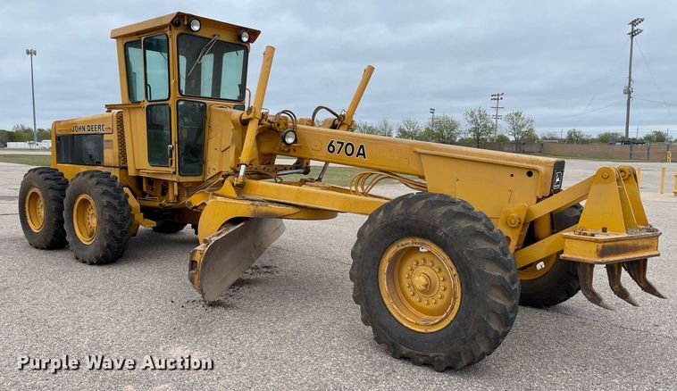 image for item MS9692 1984 John Deere 670A  motor grader