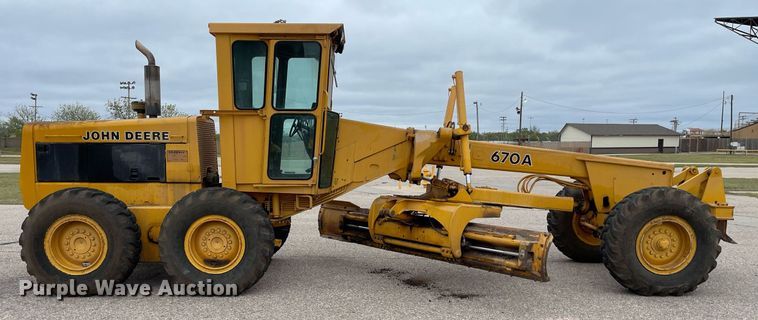 image for item MS9692 1984 John Deere 670A  motor grader