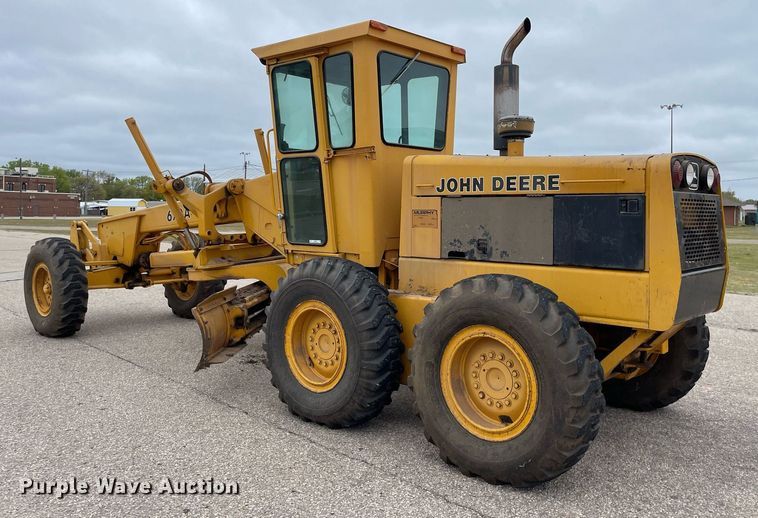 image for item MS9692 1984 John Deere 670A  motor grader