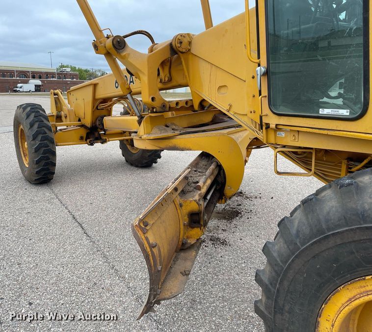 image for item MS9692 1984 John Deere 670A  motor grader