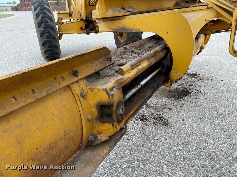 image for item MS9692 1984 John Deere 670A  motor grader