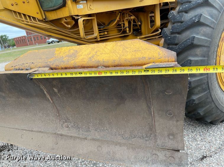 image for item MS9692 1984 John Deere 670A  motor grader