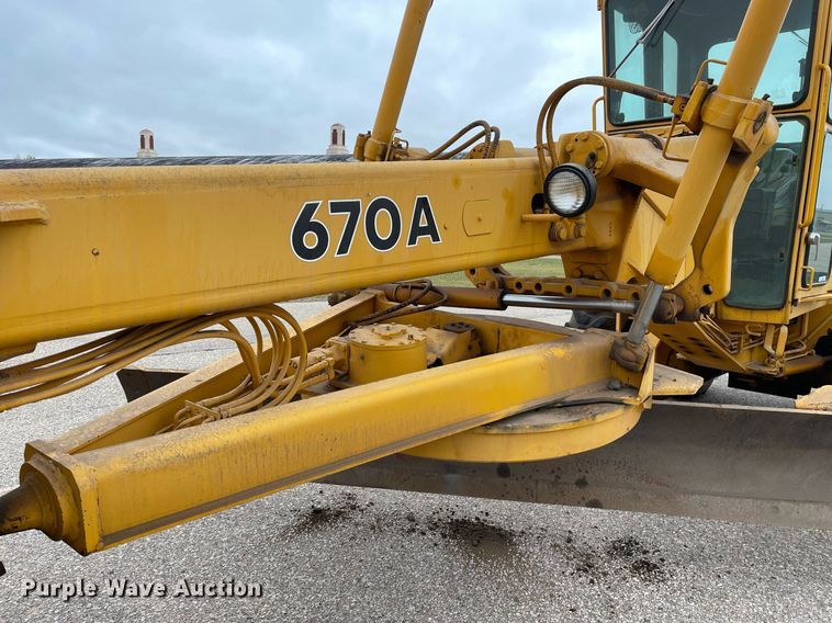 image for item MS9692 1984 John Deere 670A  motor grader