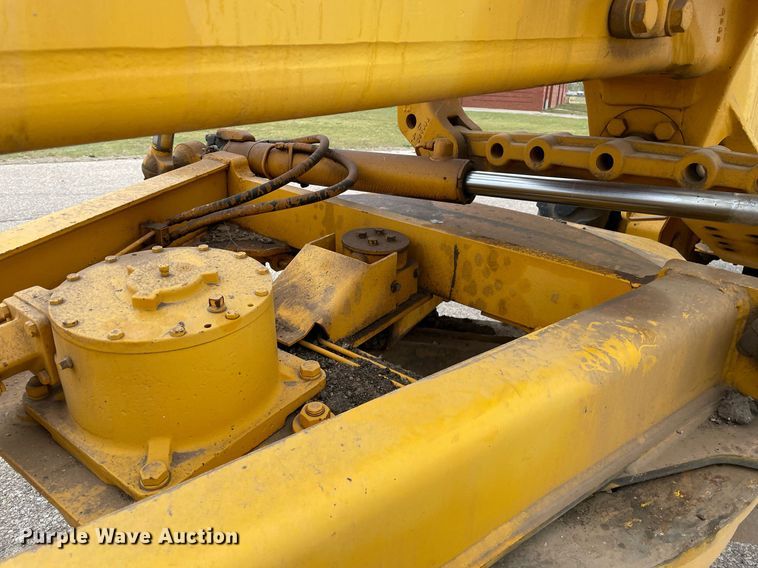 image for item MS9692 1984 John Deere 670A  motor grader