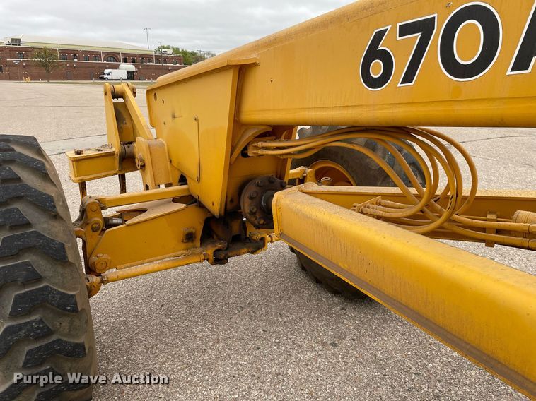 image for item MS9692 1984 John Deere 670A  motor grader