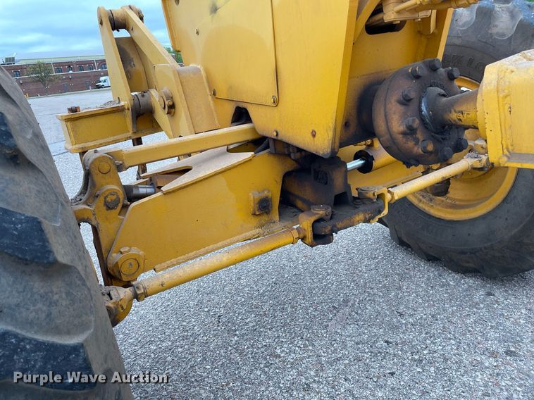 image for item MS9692 1984 John Deere 670A  motor grader