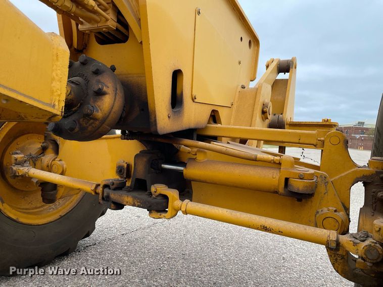 image for item MS9692 1984 John Deere 670A  motor grader