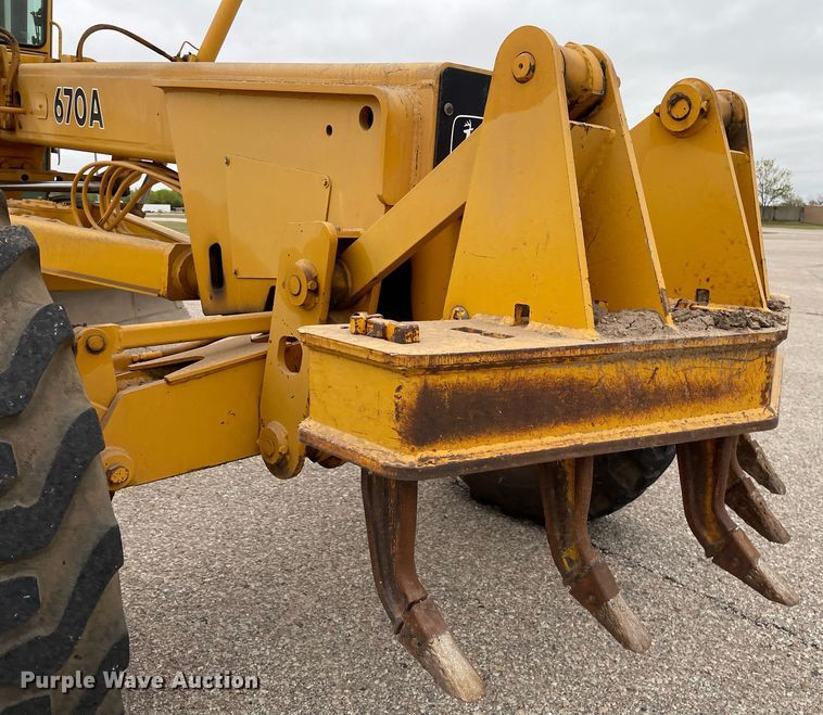 image for item MS9692 1984 John Deere 670A  motor grader