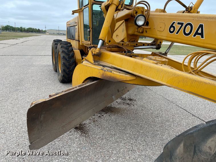 image for item MS9692 1984 John Deere 670A  motor grader