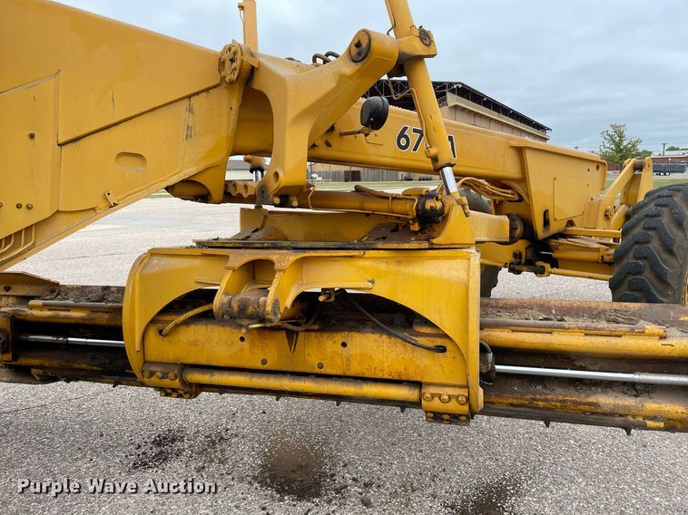 image for item MS9692 1984 John Deere 670A  motor grader