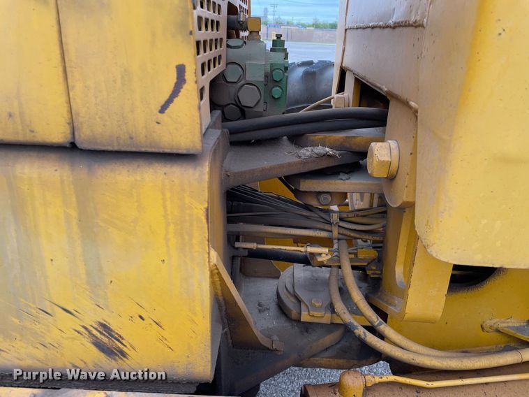 image for item MS9692 1984 John Deere 670A  motor grader