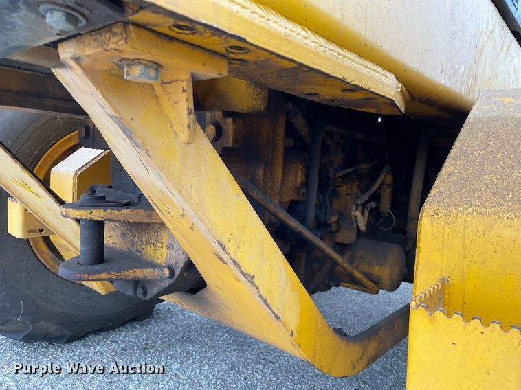 image for item MS9692 1984 John Deere 670A  motor grader