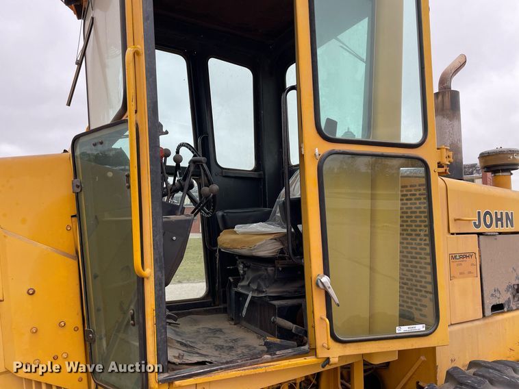 image for item MS9692 1984 John Deere 670A  motor grader