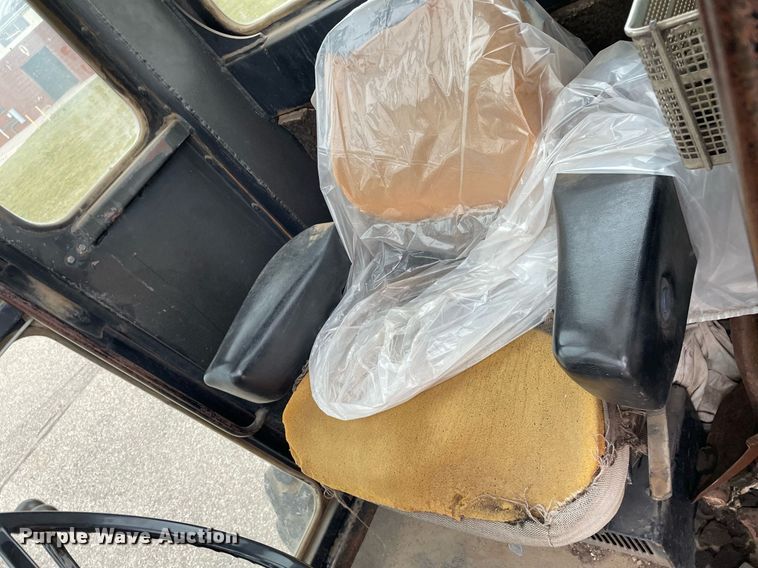 image for item MS9692 1984 John Deere 670A  motor grader