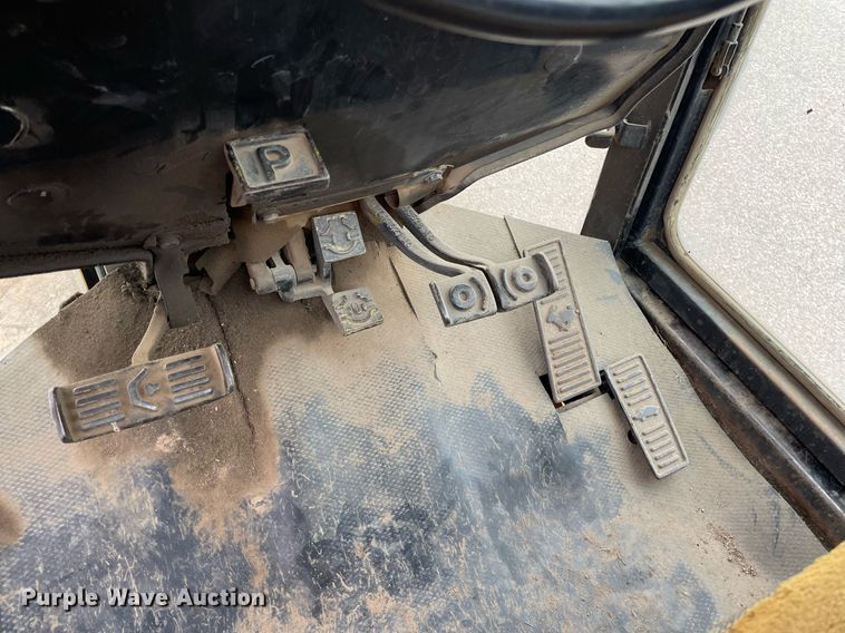 image for item MS9692 1984 John Deere 670A  motor grader