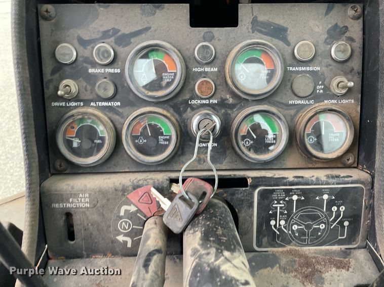 image for item MS9692 1984 John Deere 670A  motor grader