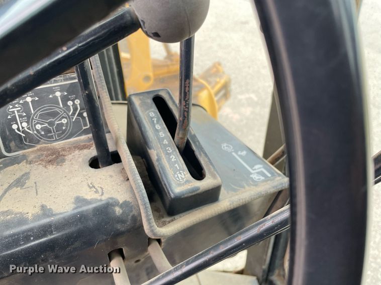 image for item MS9692 1984 John Deere 670A  motor grader