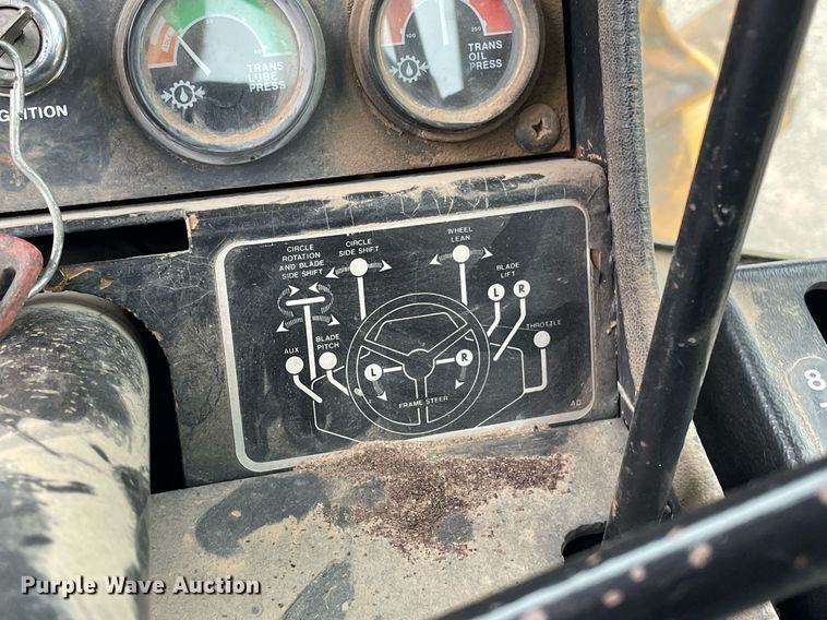 image for item MS9692 1984 John Deere 670A  motor grader