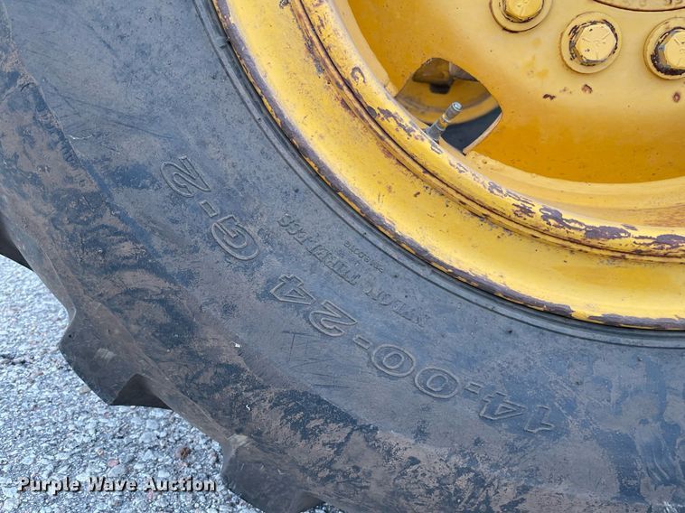 image for item MS9692 1984 John Deere 670A  motor grader