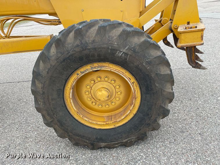 image for item MS9692 1984 John Deere 670A  motor grader