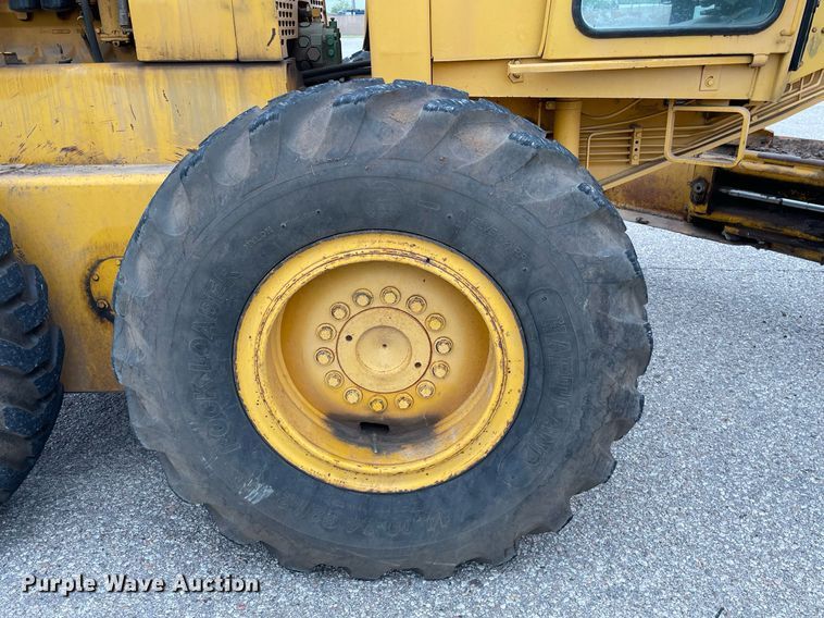 image for item MS9692 1984 John Deere 670A  motor grader