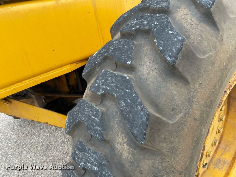 image for item MS9692 1984 John Deere 670A  motor grader