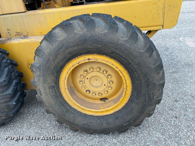 image for item MS9692 1984 John Deere 670A  motor grader