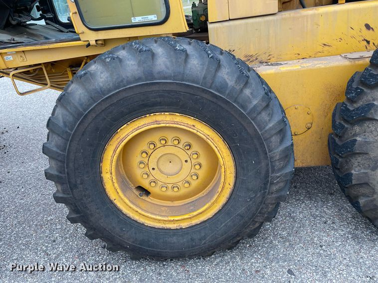 image for item MS9692 1984 John Deere 670A  motor grader