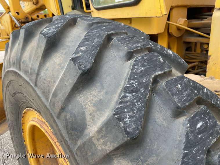 image for item MS9692 1984 John Deere 670A  motor grader