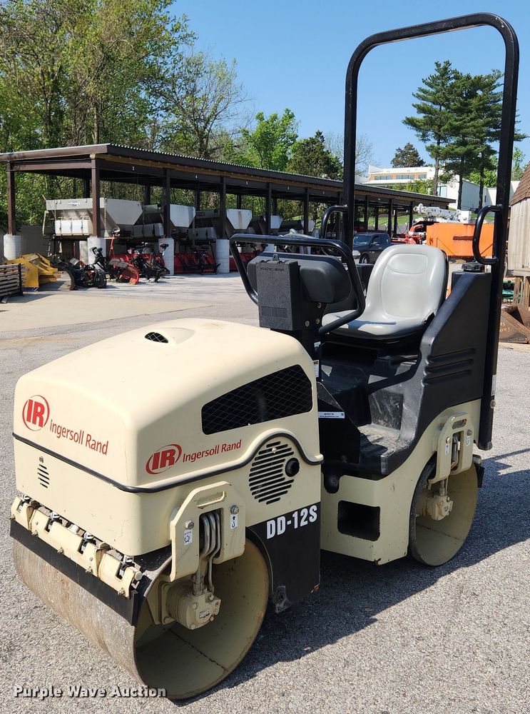 image for item MW9730 Ingersoll Rand DD12S  double drum vibratory roller