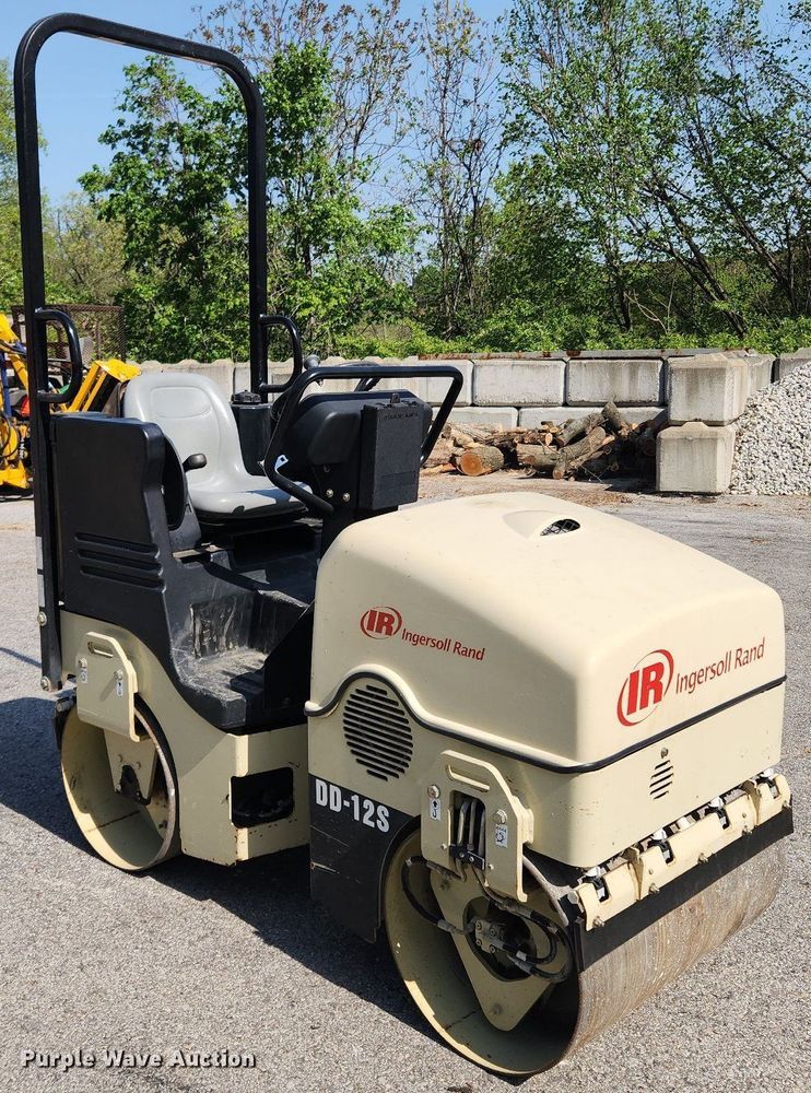 image for item MW9730 Ingersoll Rand DD12S  double drum vibratory roller