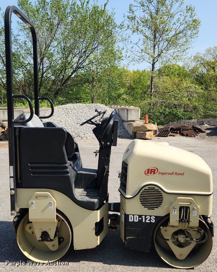 image for item MW9730 Ingersoll Rand DD12S  double drum vibratory roller