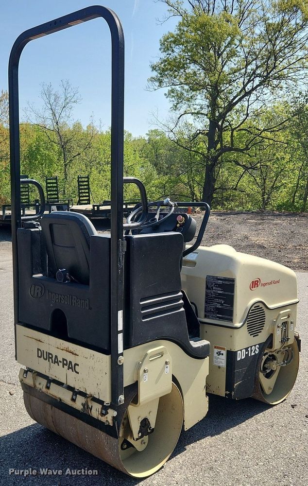 image for item MW9730 Ingersoll Rand DD12S  double drum vibratory roller