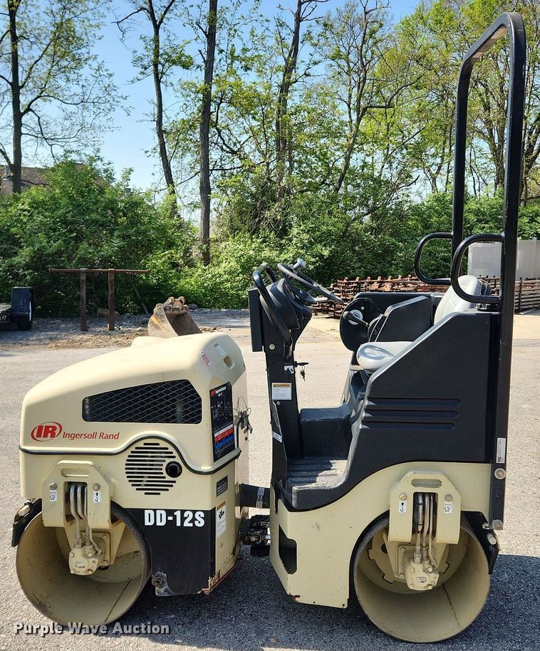 image for item MW9730 Ingersoll Rand DD12S  double drum vibratory roller