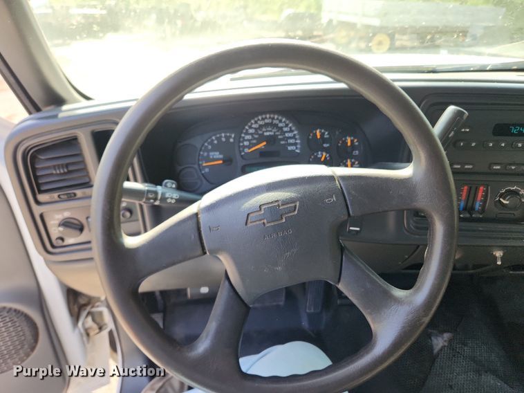 image for item MW9731 2005 Chevrolet Silverado 1500  pickup truck