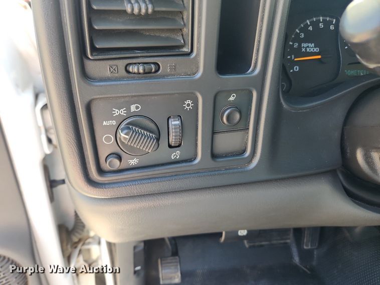 image for item MW9731 2005 Chevrolet Silverado 1500  pickup truck