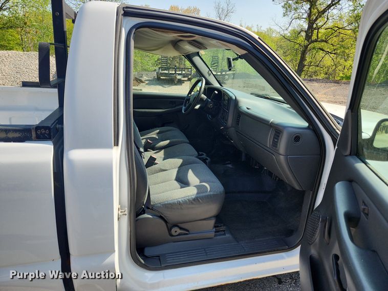 image for item MW9731 2005 Chevrolet Silverado 1500  pickup truck